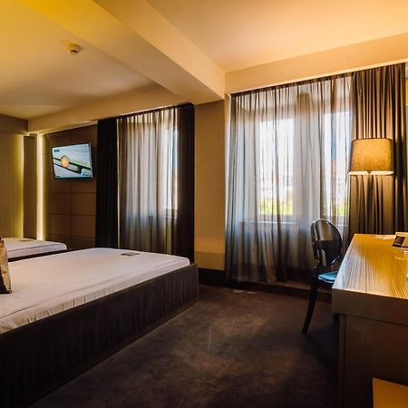Plaza V Executive Hotel Targu Mures Exterior photo