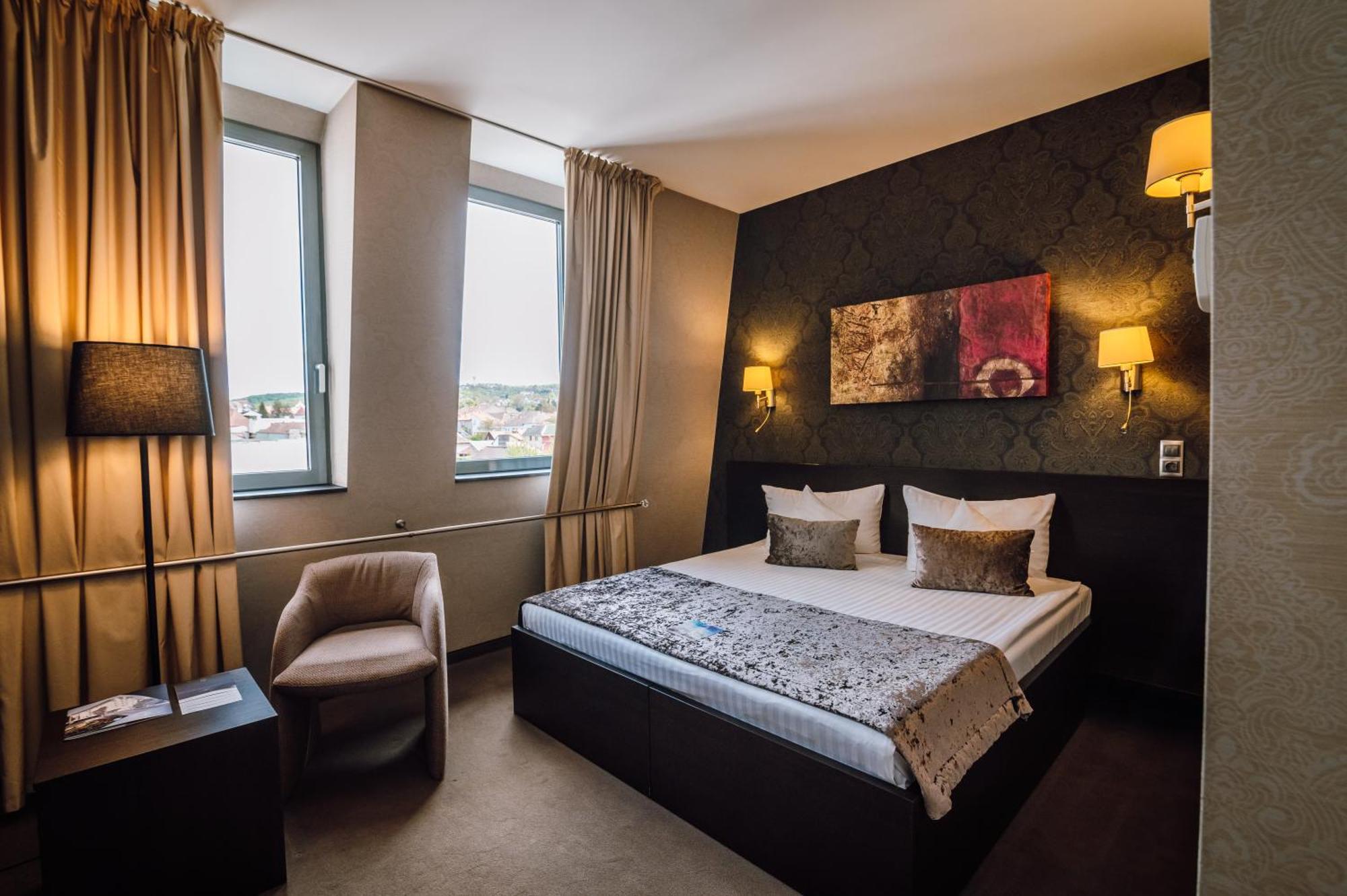 Plaza V Executive Hotel Targu Mures Exterior photo