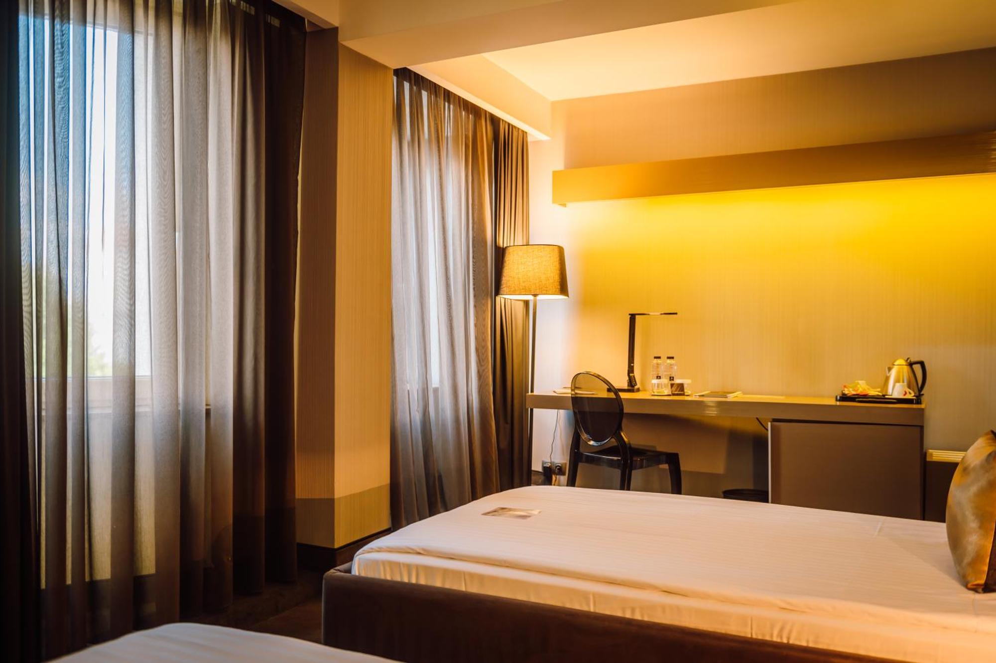 Plaza V Executive Hotel Targu Mures Exterior photo
