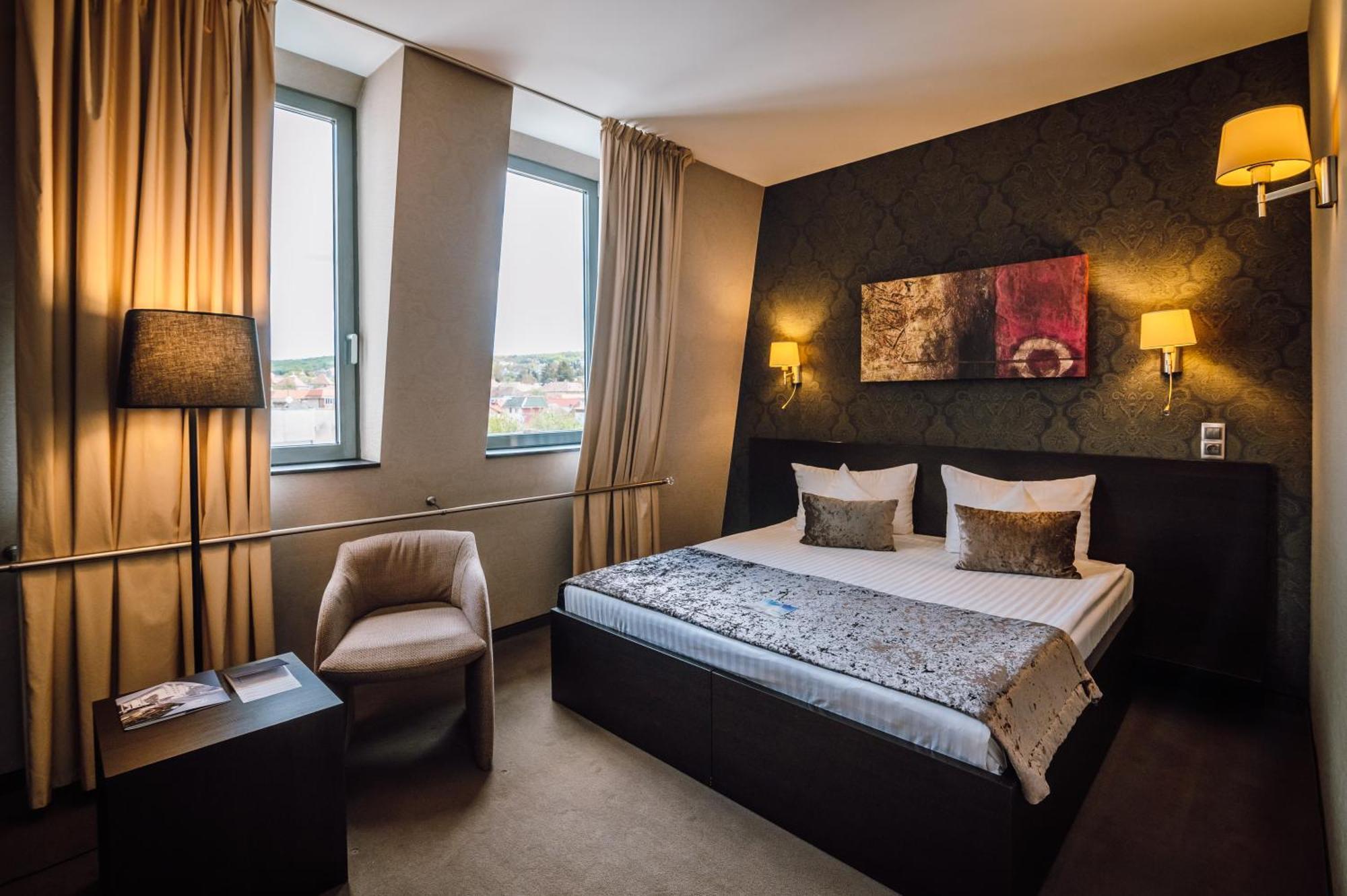 Plaza V Executive Hotel Targu Mures Exterior photo