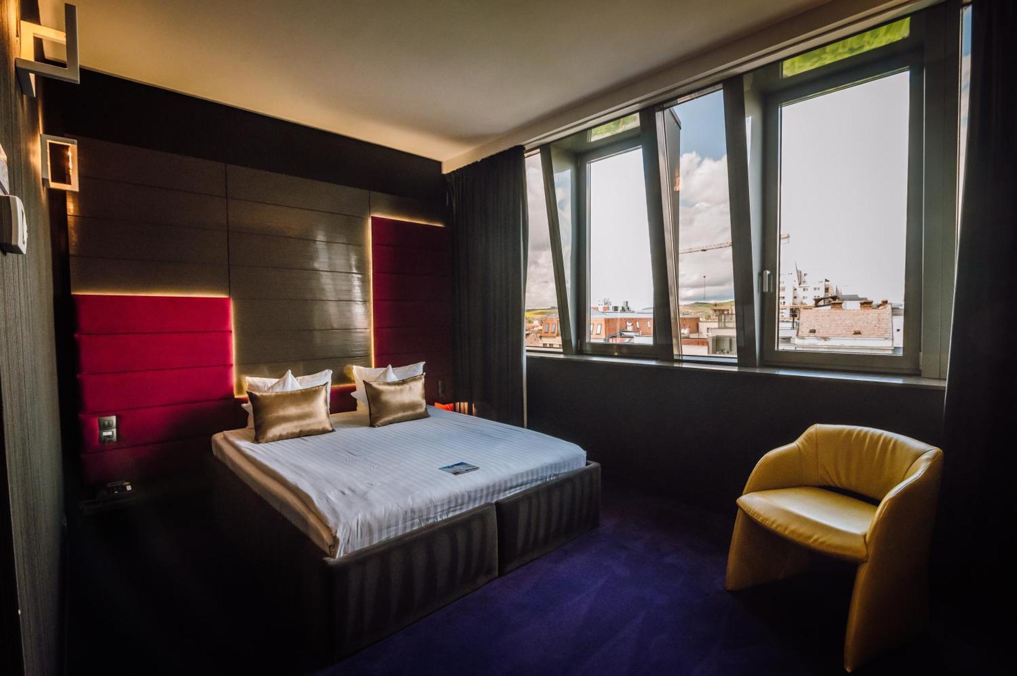 Plaza V Executive Hotel Targu Mures Exterior photo